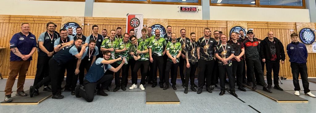 Siegerehrung mit allen Mannschaften und Spielern, sowie den Ausrichtern und der Turnierleitung